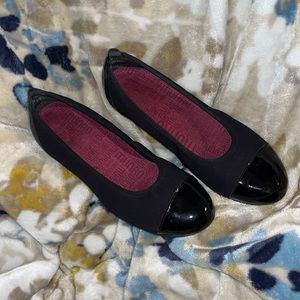 Munro Henlee Cap Toe Flat